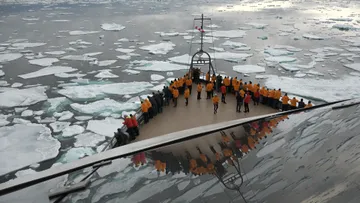 Seabourn Venture navigates through ice 