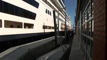 Maasdam leaves Pier 21, Halifax