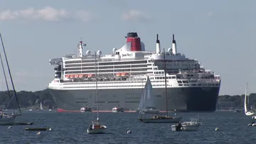 Queen Mary 2 leaves Newport