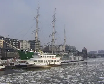 Wintry Hamburg Harbour Cruise