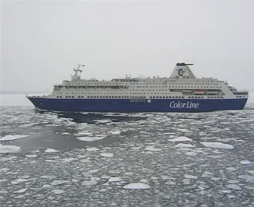 Prinsesse Ragnhild approaches Kiel