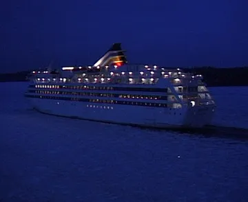 Birka Princess going through ice