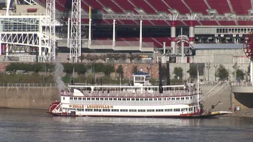 Belle of Louisville leaves Cincinnatti