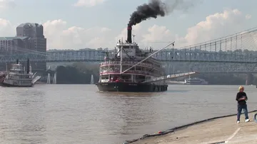 Delta Queen changes berth in Cincinnati