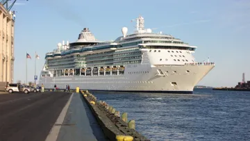 Jewel of the Seas leaves Boston