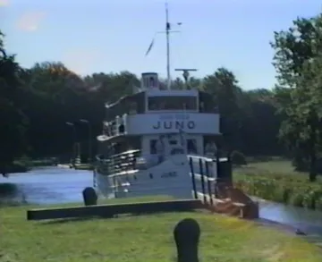 Juno transiting a lock near Dufkullen