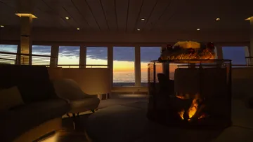 Observation lounge aboard HANSEATIC nature 