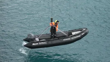 Hoisting Zodiacs aboard HANSEATIC nature 