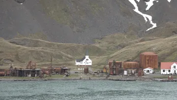 HANSEATIC nature leaves Grytviken and passes Nordenskjold Glacier 