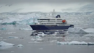 Hondius passes Petermann Island