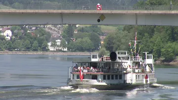 PS Schönbrunn passes Grein