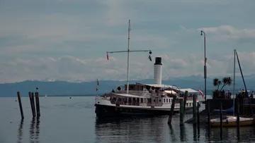 PS Hohentwiel arrives at Meersburg