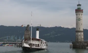 PS Hohentwiel arrives at Lindau