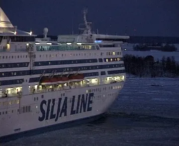 Silja Symphony leaves Helsinki