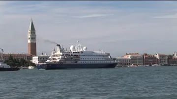 Sea Dream I leaves Venice