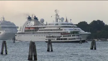 Seabourn Spirit leaves Venice