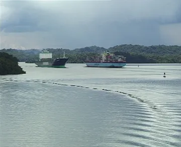 Navigating Gatun Lake aboard Crystal Harmony