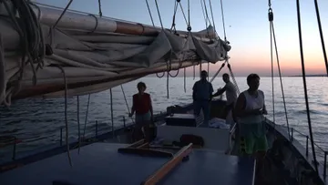 Nocturnal Navigation aboard La Flâneuse