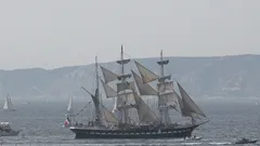 Belem manoeuvering in the bay of Marseille