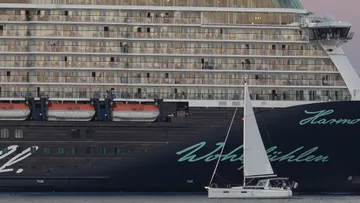 Mein Schiff 5 leaves La-Seyne-sur-Mer