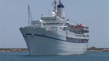 Serenade arrives at Limassol