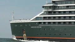 Seabourn Venture leaves Rotterdam