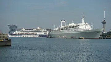 Farewell of MS Rotterdam at Rotterdam