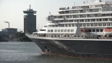 Prinsendam leaves Amsterdam