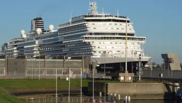 Rotterdam leaves the North Lock IJmuiden