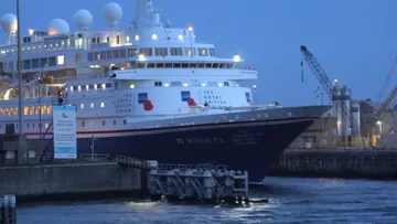 Boudicca leaves the North Lock IJmuiden