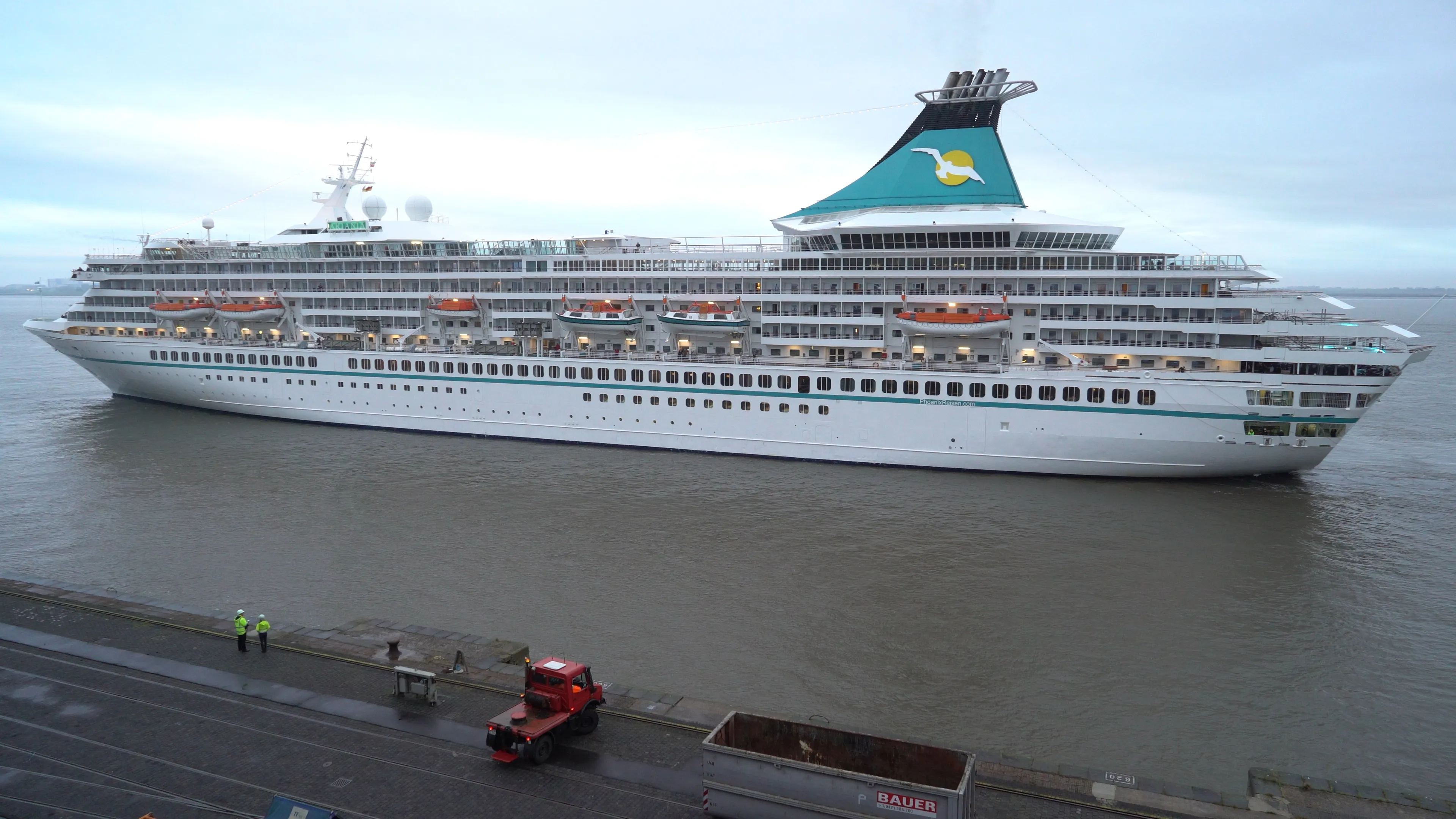 Artania @ Bremerhaven