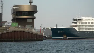 SH Diana leaves Scheveningen