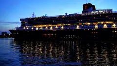 QM2 turning at Waalhaven, Rotterdam