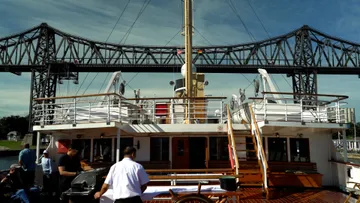 Nordstjernen passes the High Bridge Rendsburg